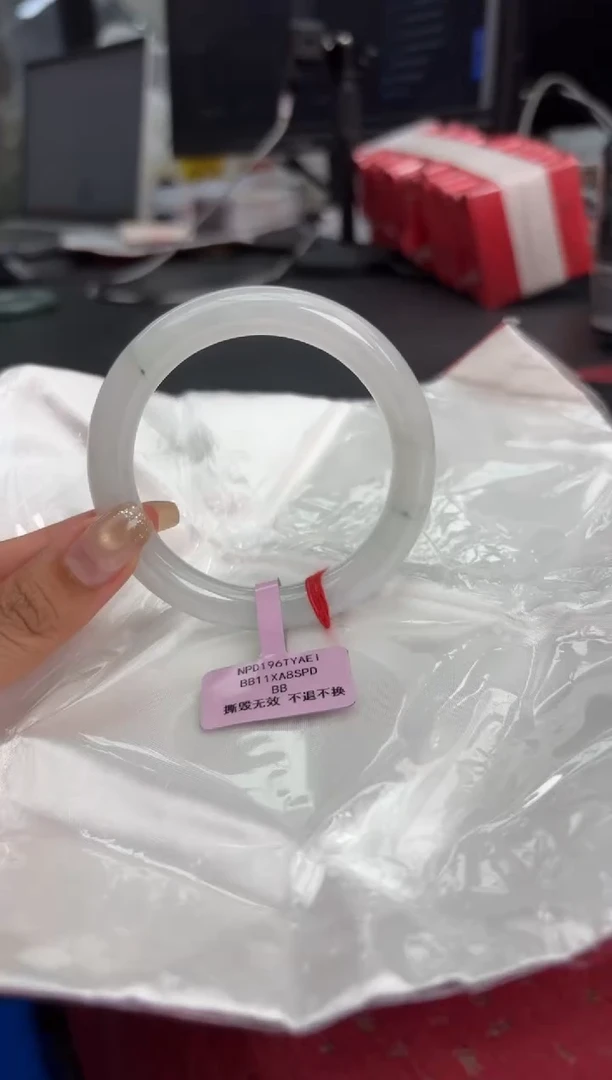 未镶嵌手镯（圆镯）翡翠翡翠手镯1