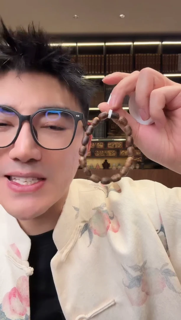 沉香手串宫皇顺绿奇手串12