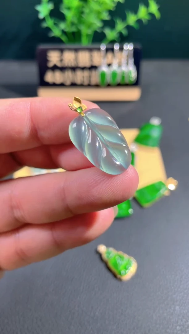 【闪购商品】翡翠颈饰18K金镶嵌翡翠