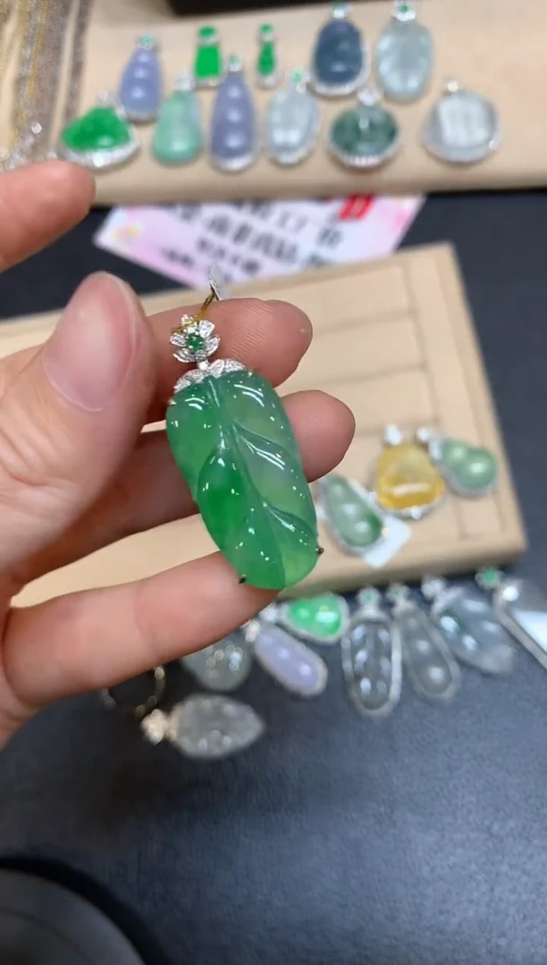 【闪购商品】翡翠颈饰18K金镶嵌树叶【无服务费
