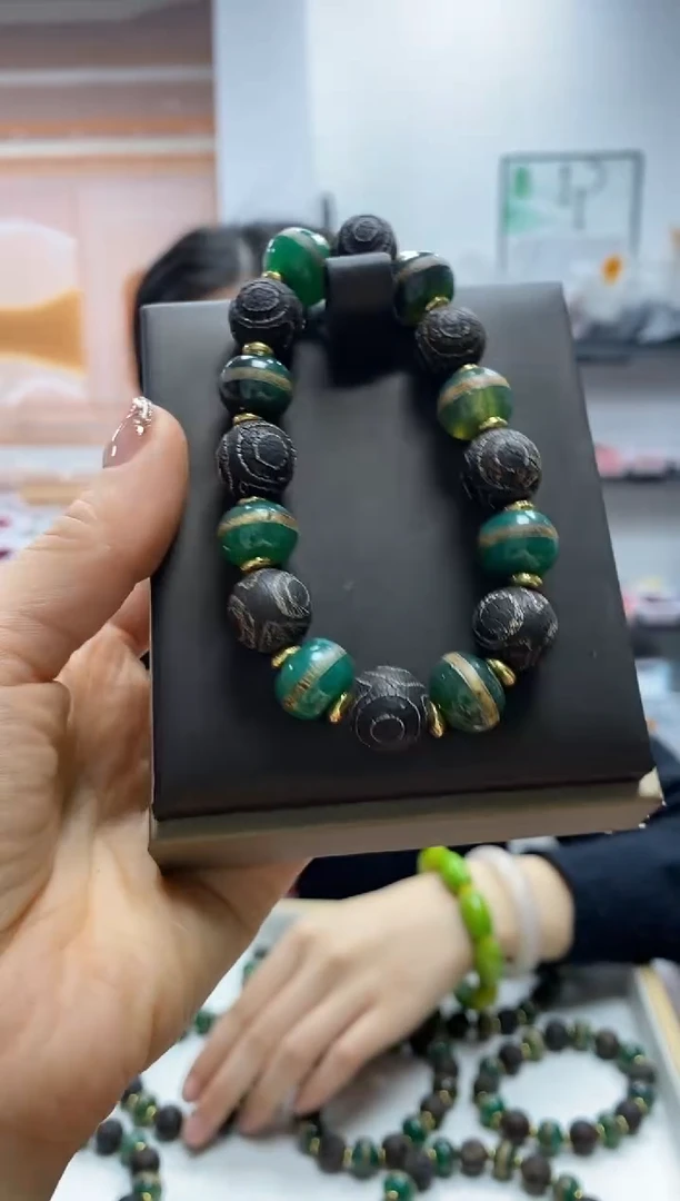 未镶嵌手串玛瑙/玉髓一线天回纹绿玛瑙手串