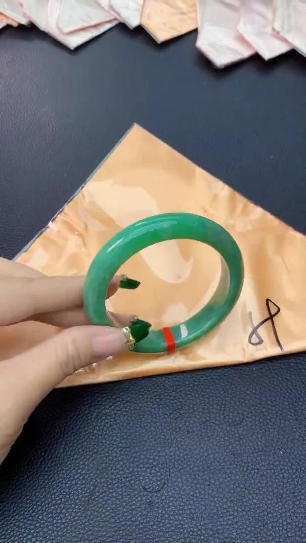 翡翠手镯未镶嵌1070197210