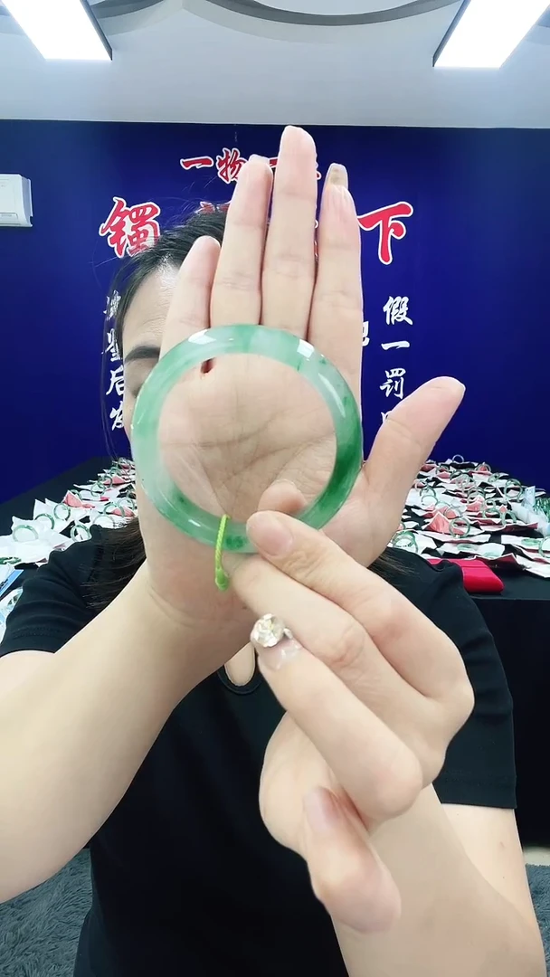 石英质玉（非洲翠）手镯未镶嵌1