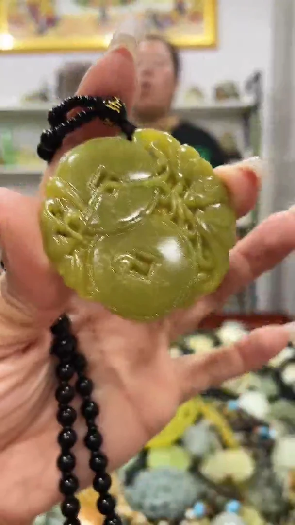 岫玉未镶嵌吊坠