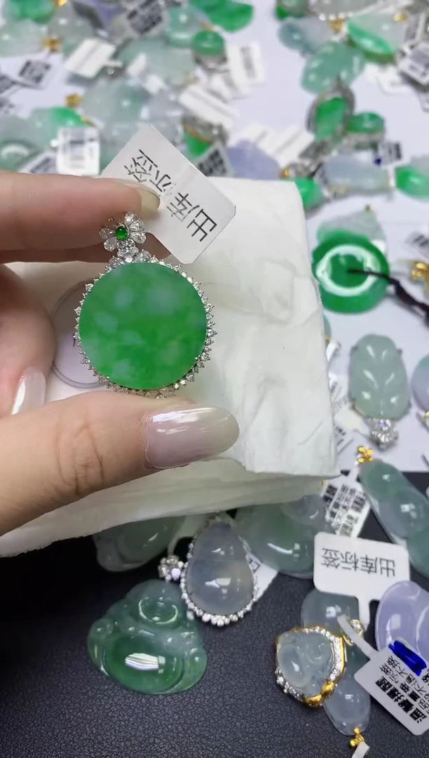 颈饰18K金镶嵌翡翠天然缅甸翡翠A货百元以上9元证书费自理