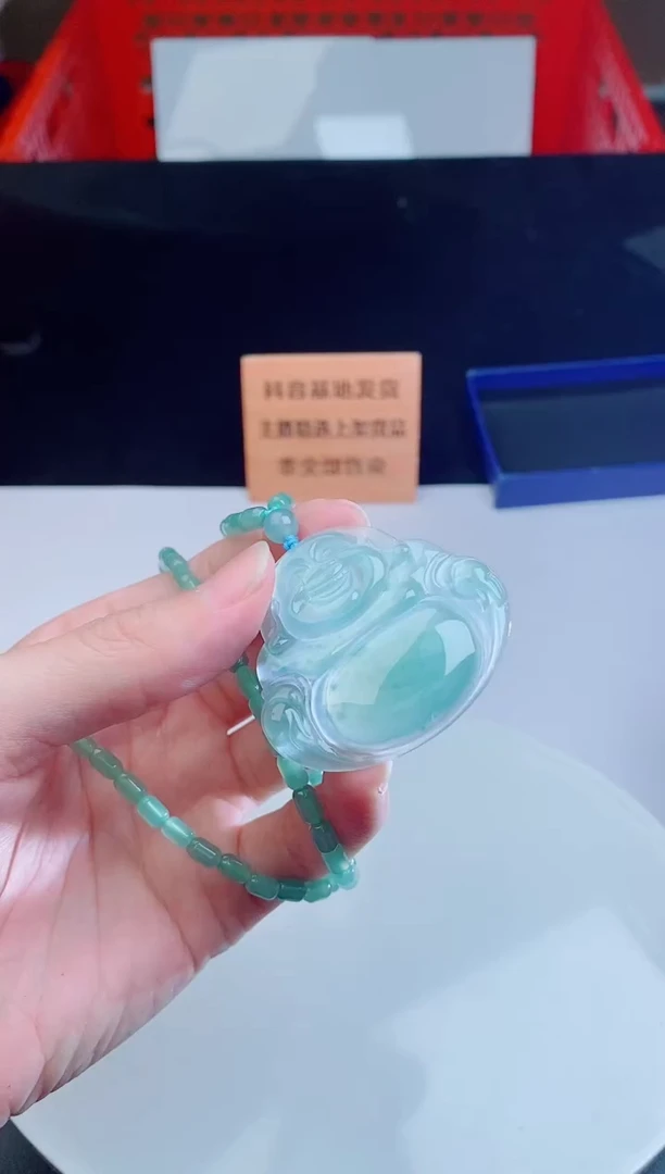 颈饰未镶嵌翡翠   ·