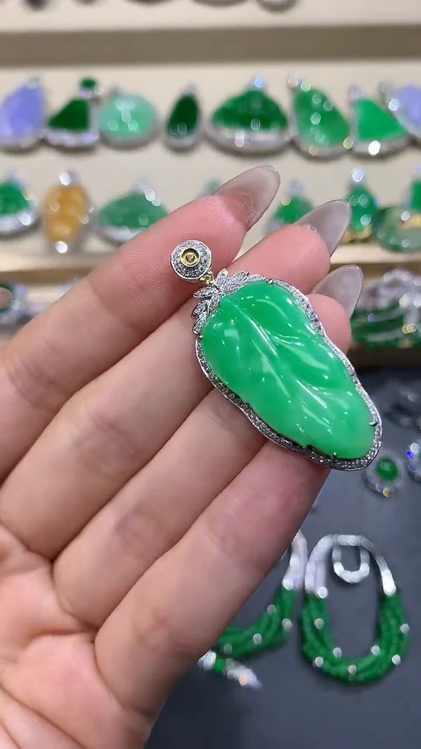 【闪购商品】翡翠吊坠(不含链)18K金镶嵌4团购