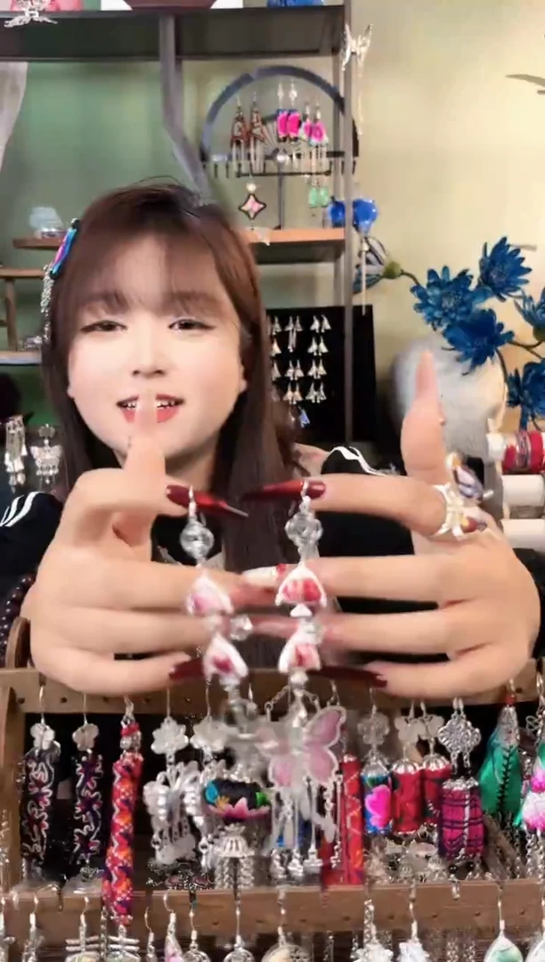 彩云南阁非遗老绣苗银饰品695