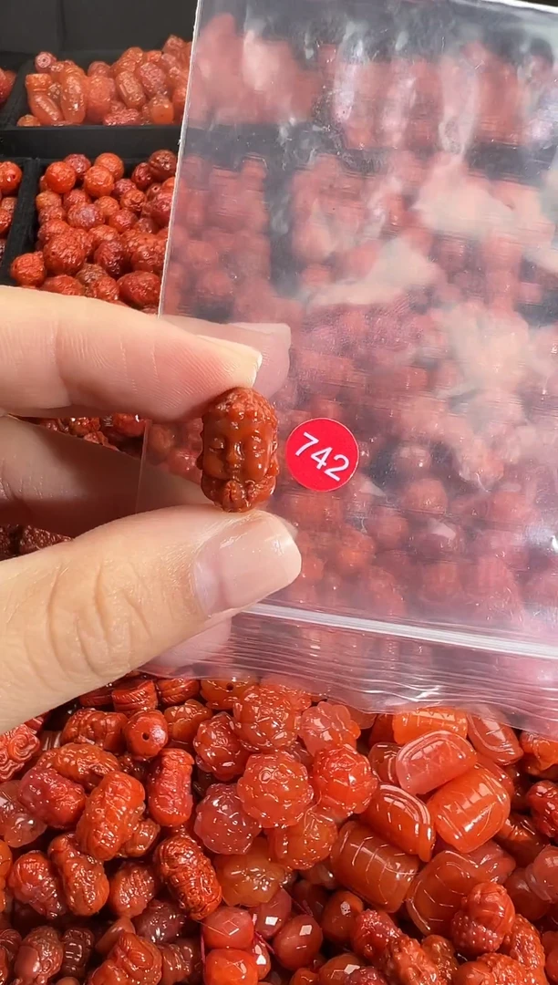 颈饰未镶嵌南红玛瑙1