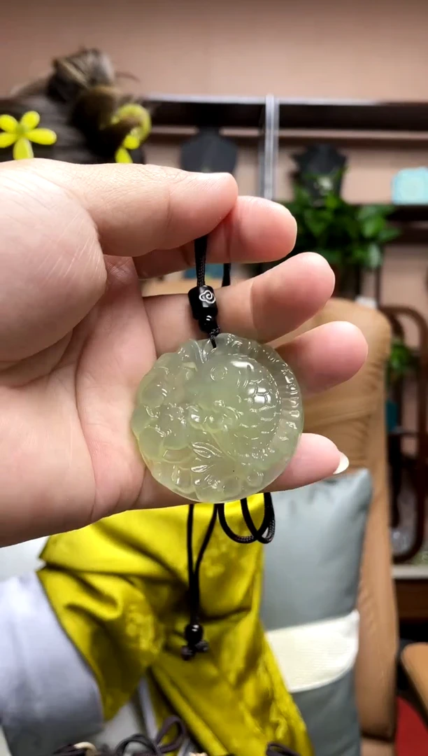 岫玉未镶嵌吊坠·微瑕