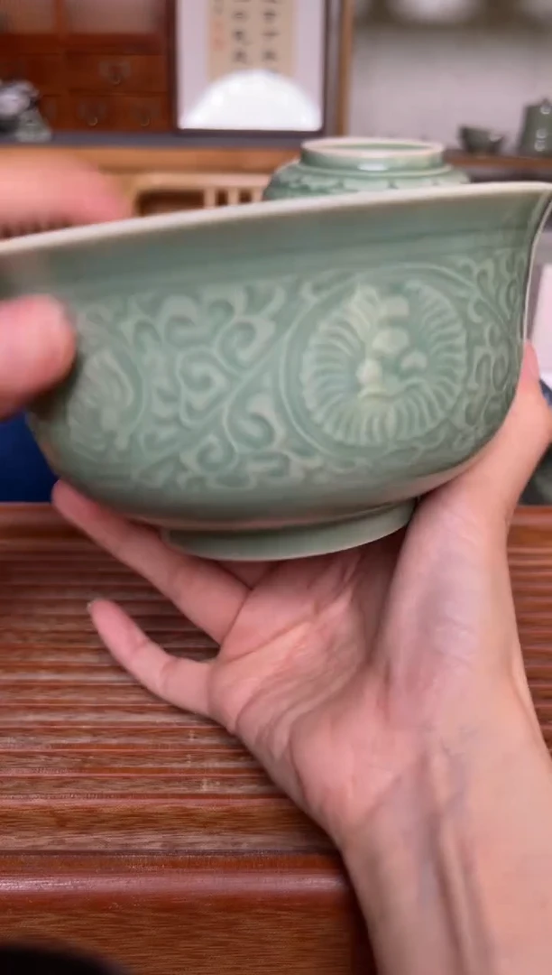 瓷器青瓷5.7英寸菊纹面碗 一对  微瑕