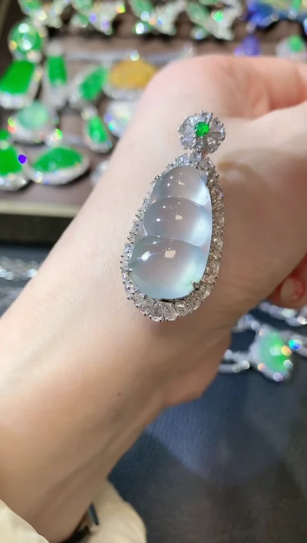 【闪购商品】翡翠吊坠(不含链)18K金镶嵌D76