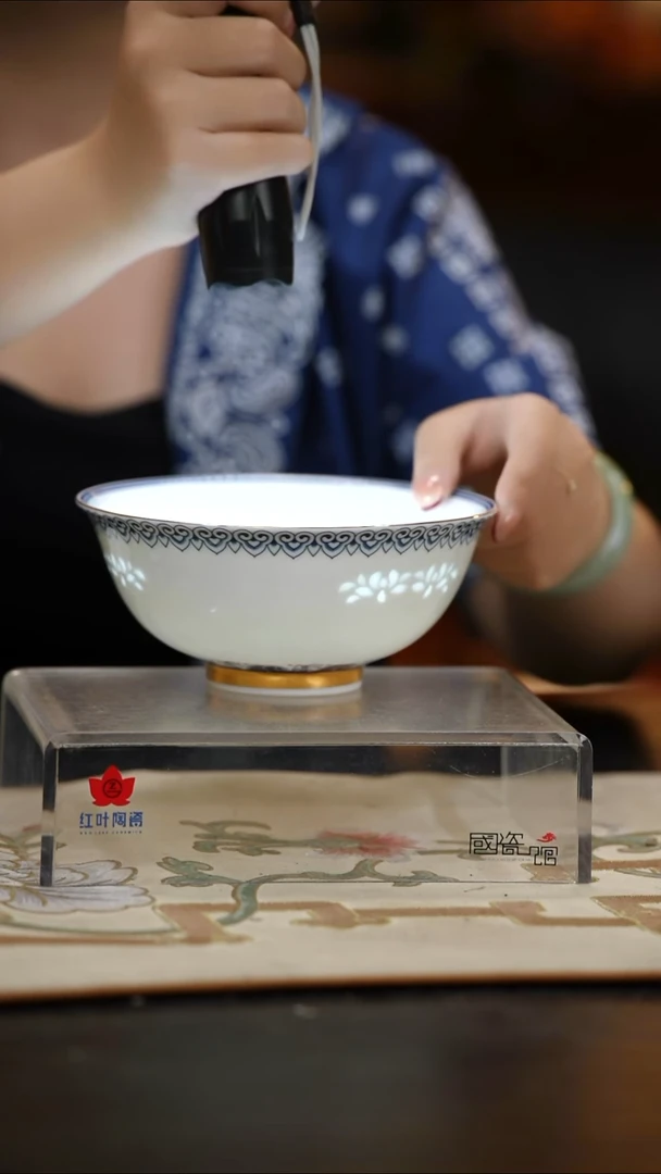 1个正价宝象万千6英寸宽沟玲珑饭碗