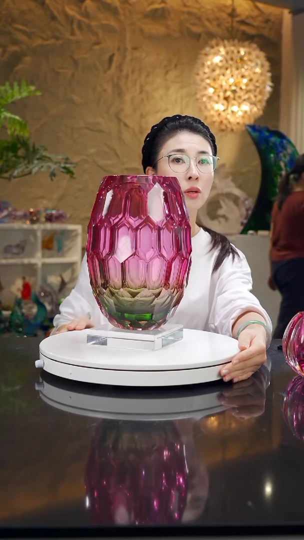 万*青金红绿凹面花瓶