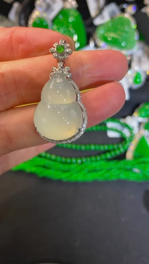 【闪购商品】翡翠颈饰未镶嵌白冰葫芦