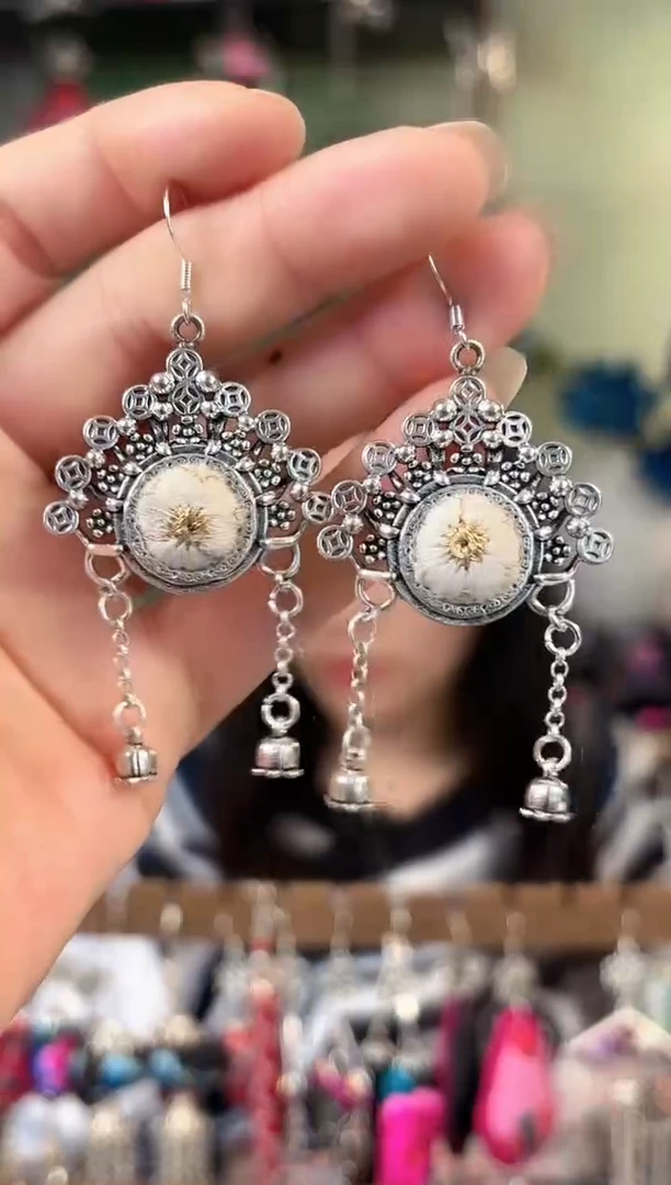 彩云南阁非遗老绣饰品550*