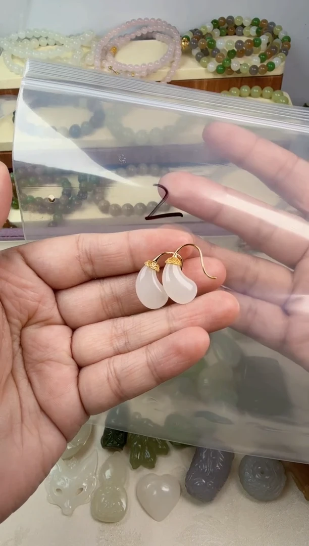 颈饰银S925镶嵌和田玉萌***~耳钉