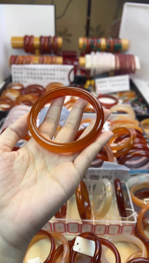 【闪购商品】玛瑙/玉髓手镯未镶嵌【默认微瑕】58圈口