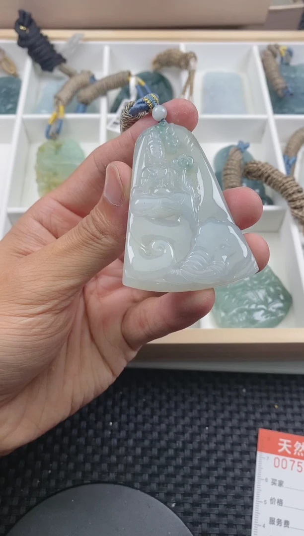 翡翠未镶嵌颈饰