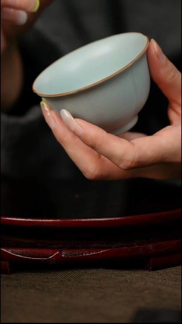 微微瑕 花口杯 无底款