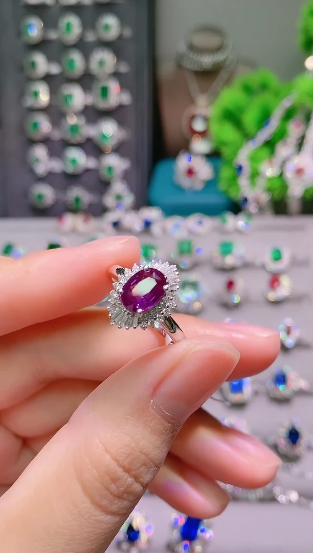 18K金戒指彩色蓝宝石18K金镶嵌.