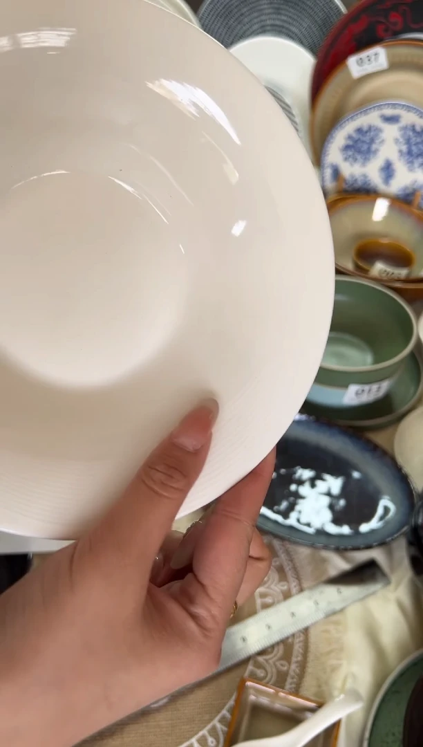 新骨瓷056瑕疵 暖白暗线条7,5寸喇叭碗