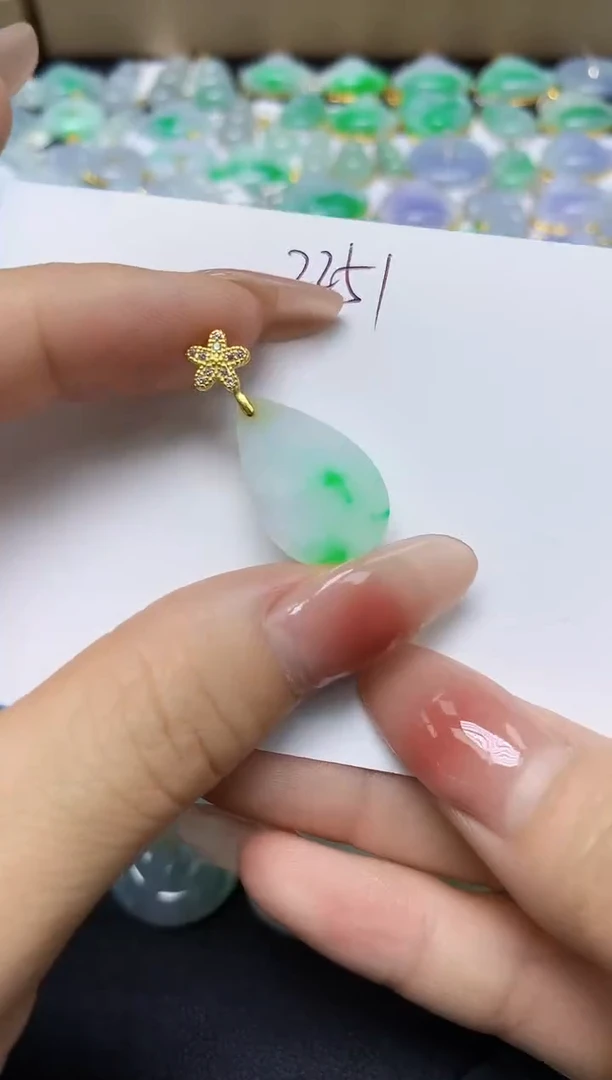 翡翠未镶嵌颈饰 天然缅甸翡翠A货