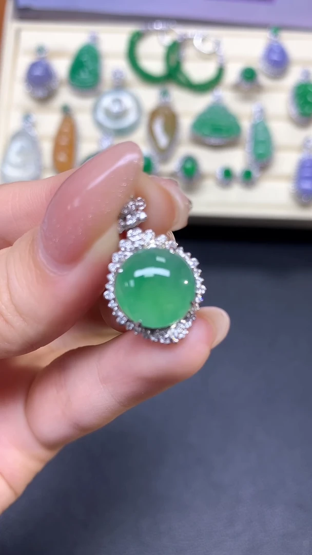 【闪购商品】翡翠吊坠(不含链)18K金镶嵌吊坠|6850+685