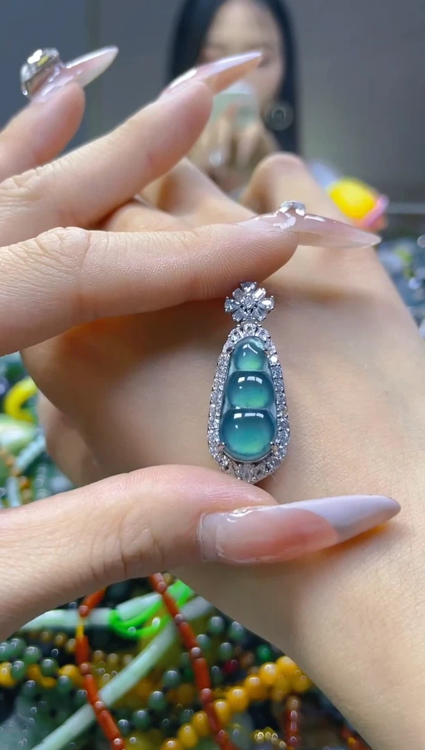 翡翠未镶嵌颈饰/D/翡翠A货，一件也是批发价