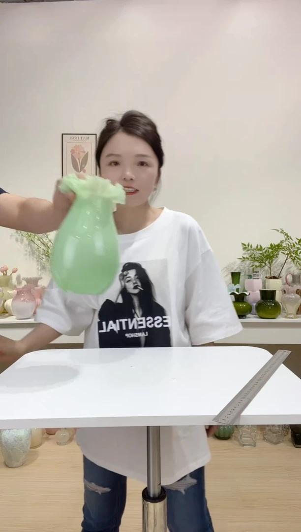 花边蛋瓶绿色琉璃花瓶