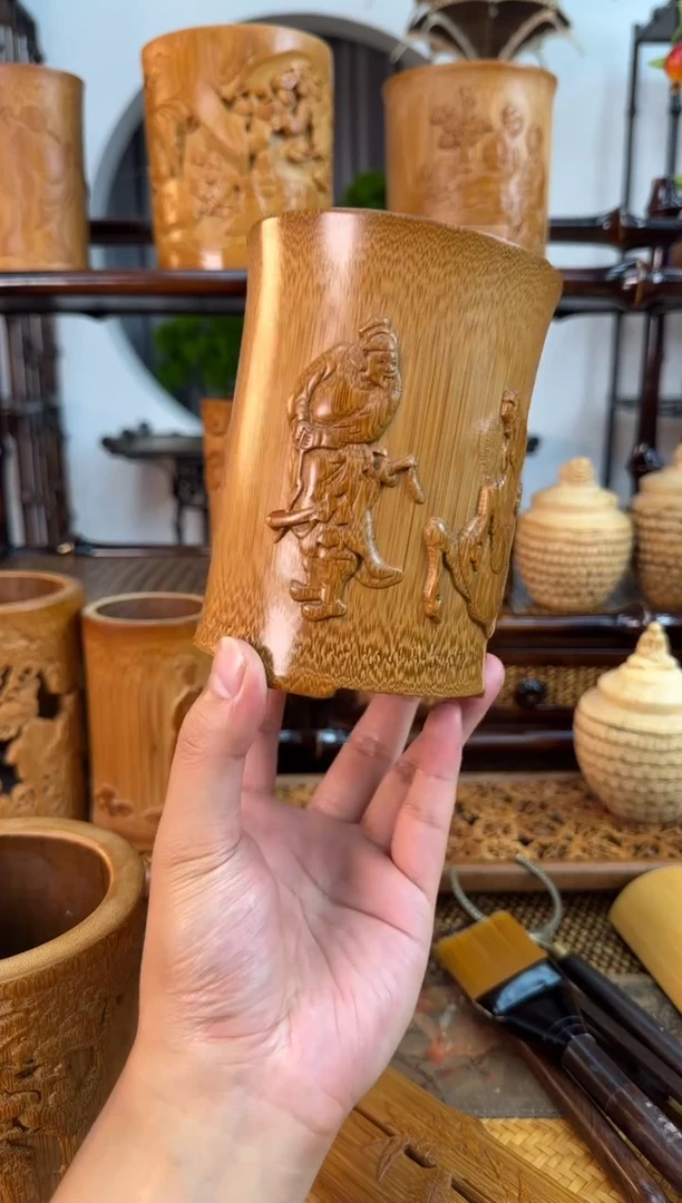 竹【胡人驯马】手工艺浮雕笔筒