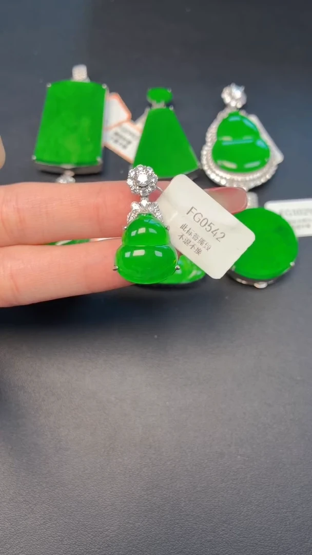 颈饰银S925镶嵌翡翠吊坠