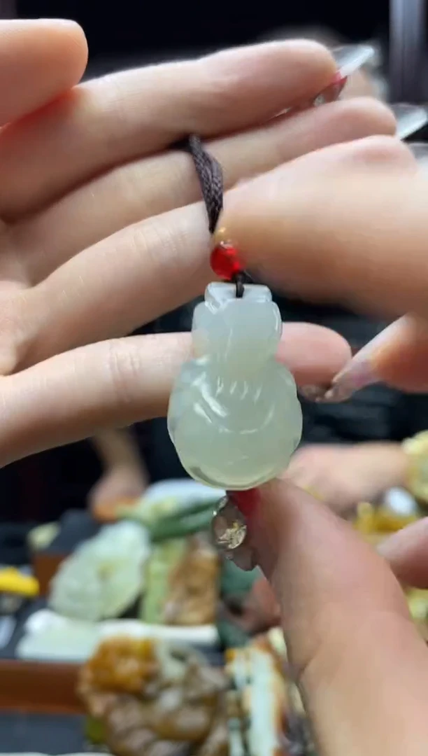 未镶嵌岫玉吊坠·