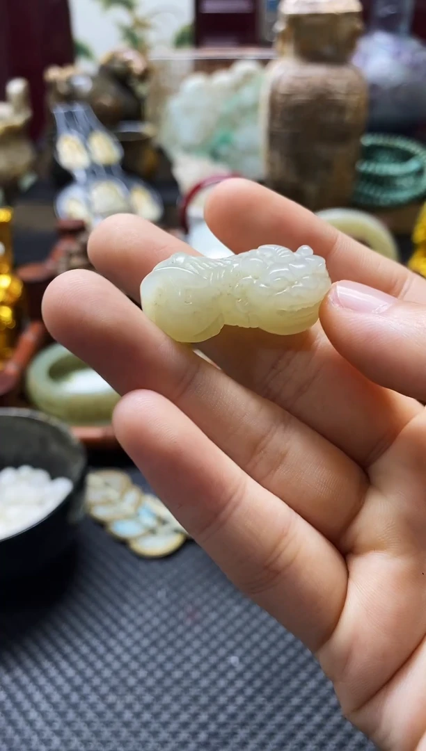 未镶嵌和田玉挂件貔貅