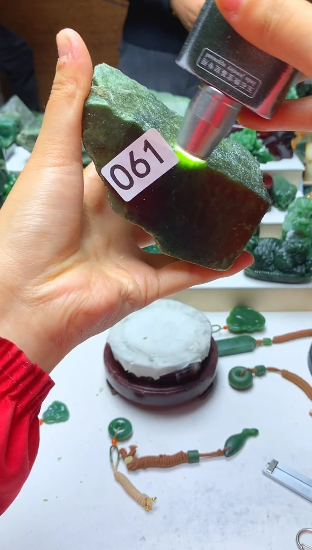 未镶嵌和田玉摆件1