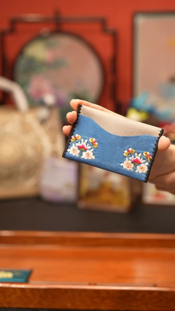 刺绣非遗手工绒花饰品