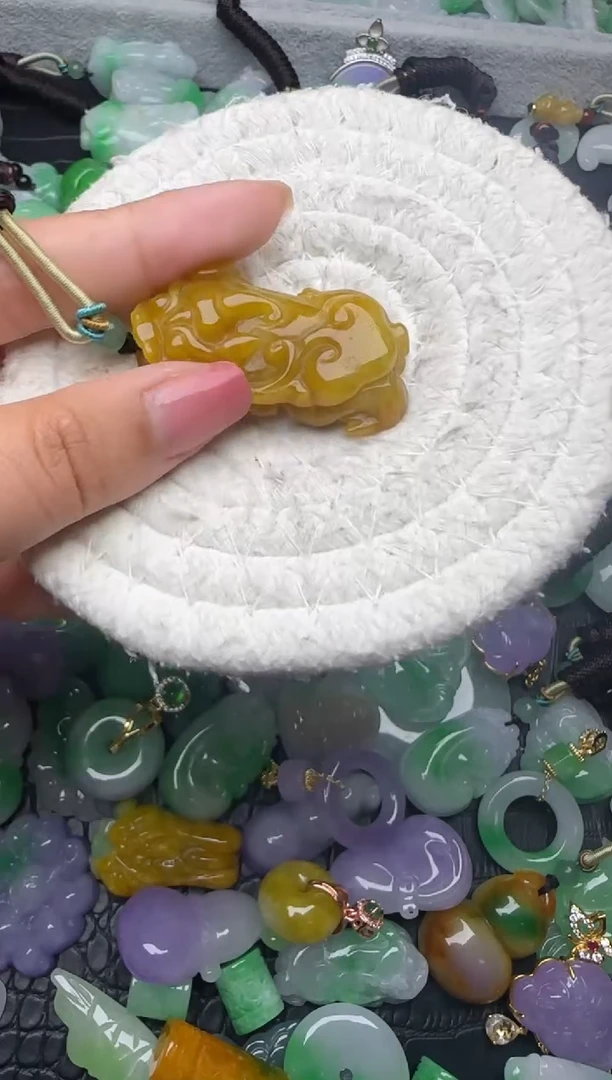 颈饰未镶嵌翡翠缅甸翡翠吊坠