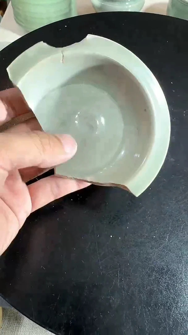 瓷片龙泉青瓷模印款双鱼洗标本