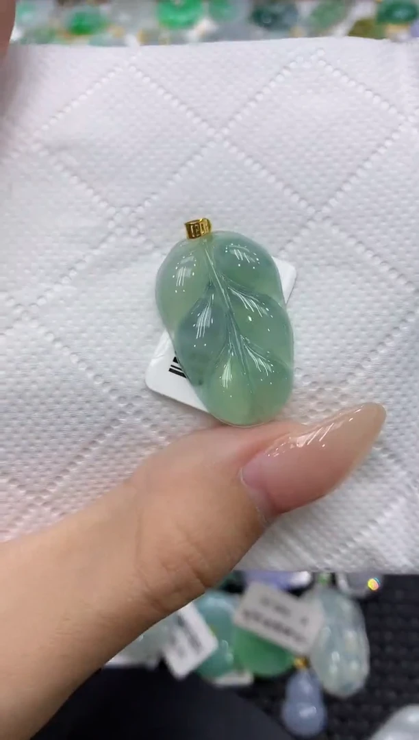 颈饰18K金镶嵌翡翠111111111111