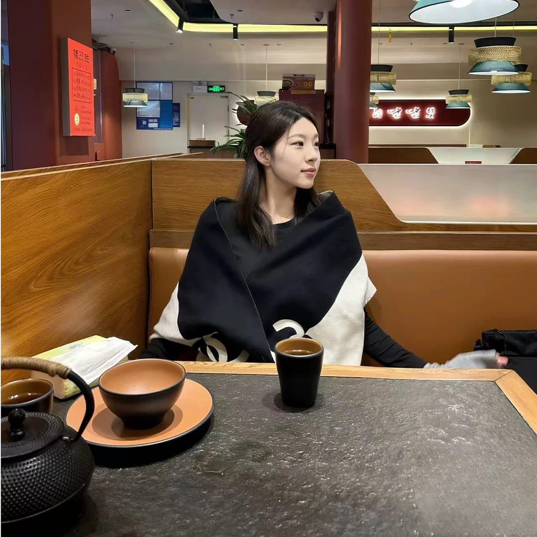 【撤柜】小香潮牌轻奢时尚围巾披风 男女同款