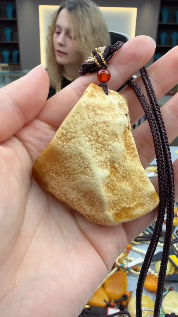 琥珀颈饰未镶嵌523秒拍号 假一罚三