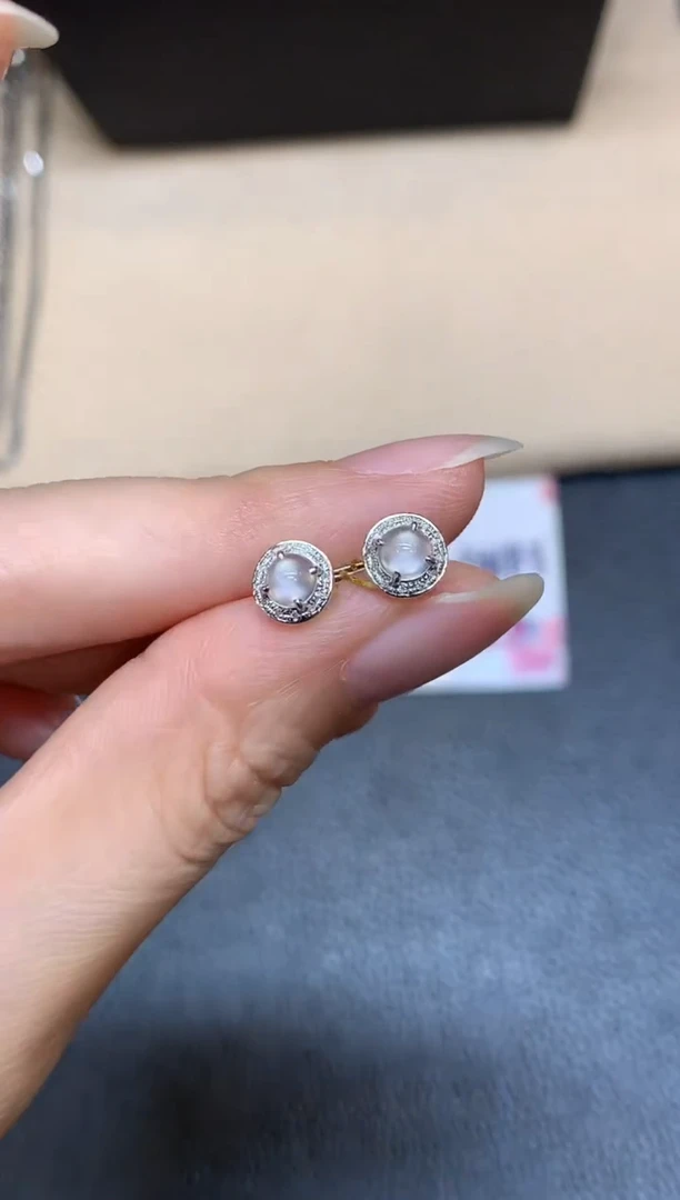 18K金镶嵌翡翠耳饰【无鉴赏期】蛋面【无服务费