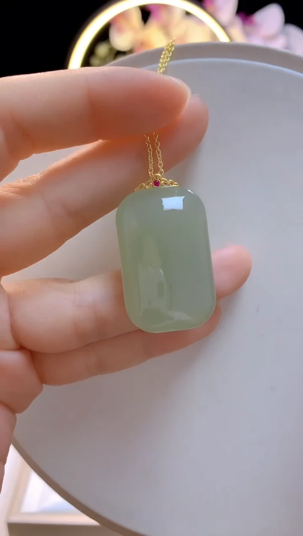 和田玉18K金镶嵌吊坠(赠链)大号无事牌