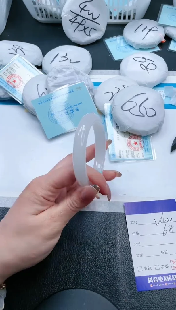 【闪购商品】石英质玉手镯未镶嵌20V420-56