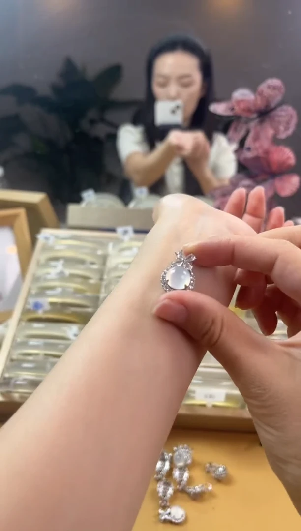 玛瑙/玉髓手镯合金在逃公主不带链子