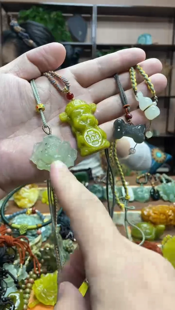 未镶嵌岫玉吊坠·