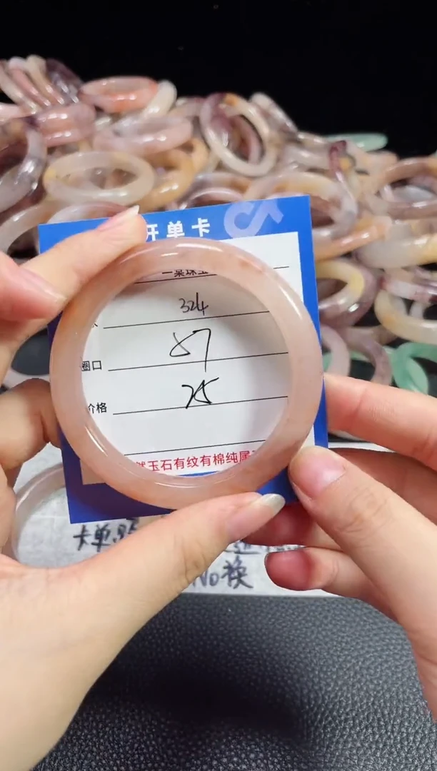 未镶嵌石英质玉手镯324