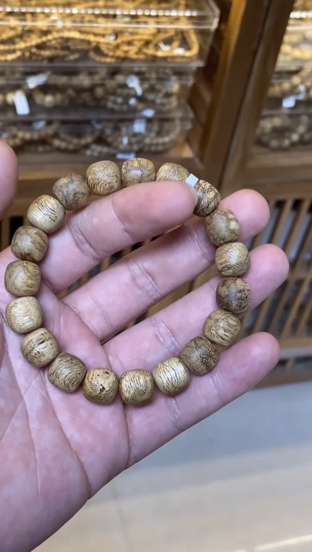 沉香手串菩萨棋老型单圈蟒皮纹1.1多样性发其一