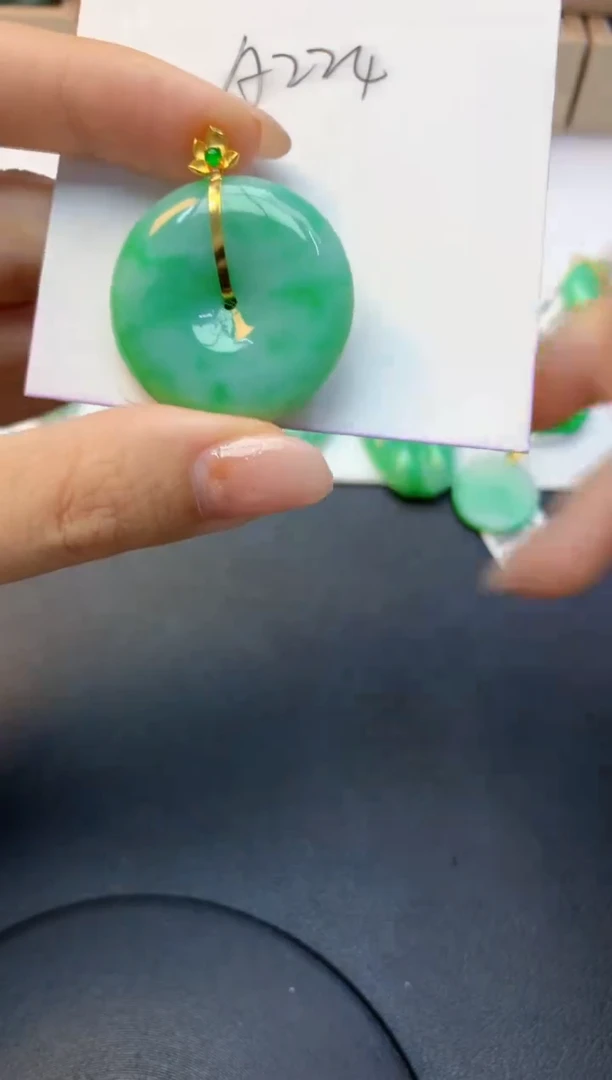 颈饰18K金镶嵌翡翠天然A货缅甸翡翠百元以上9元证书费自理