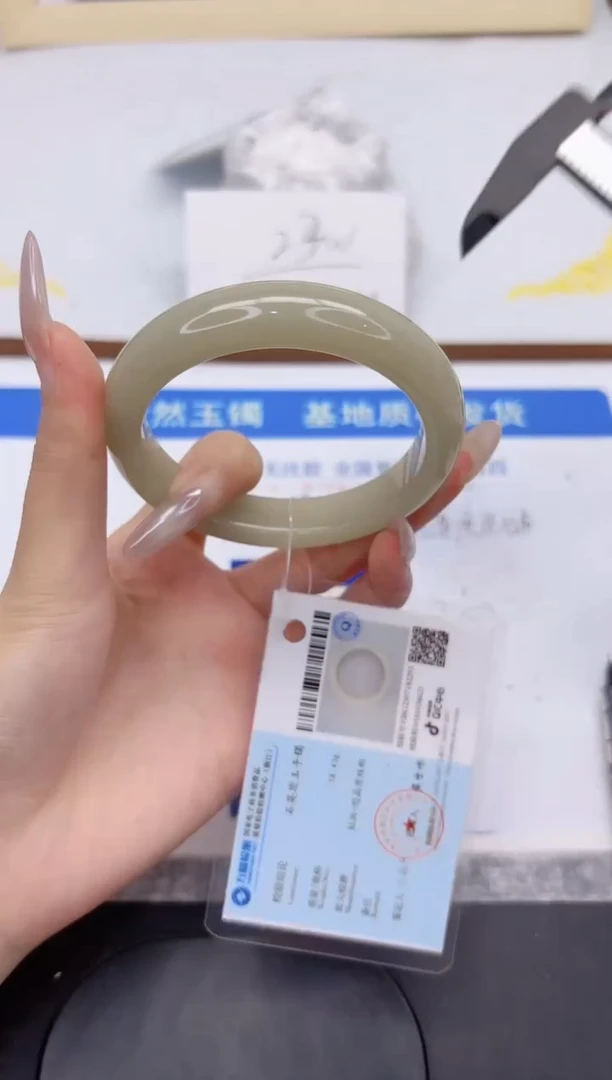 未镶嵌手镯石英质玉L241-60.4